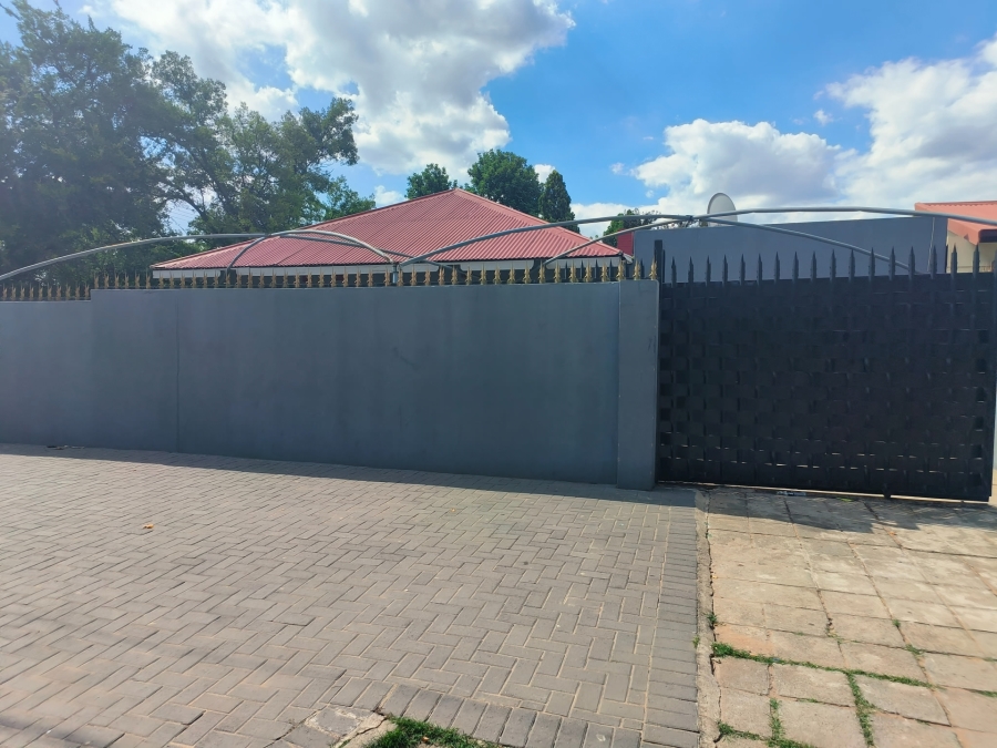 4 Bedroom Property for Sale in Pienaarsdorp North West